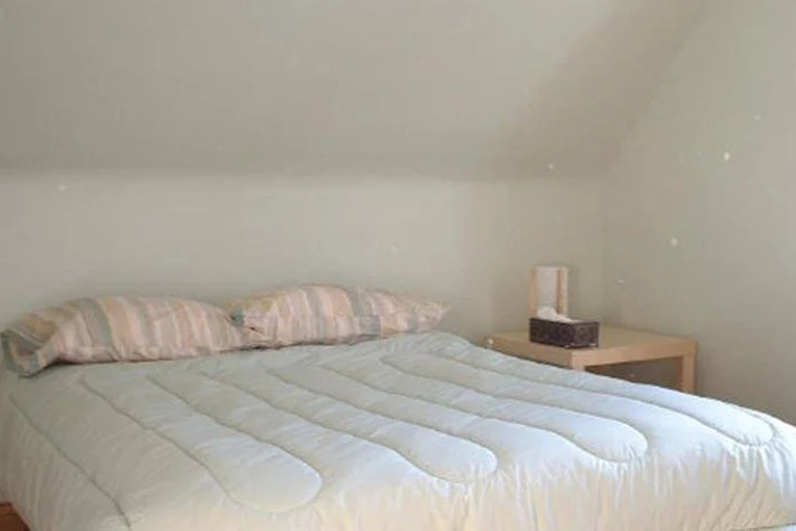 Room 2 of 8