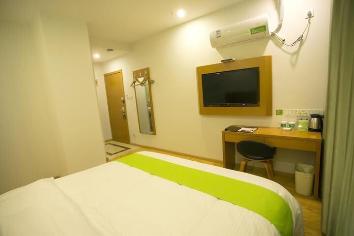 Room 16 of 45