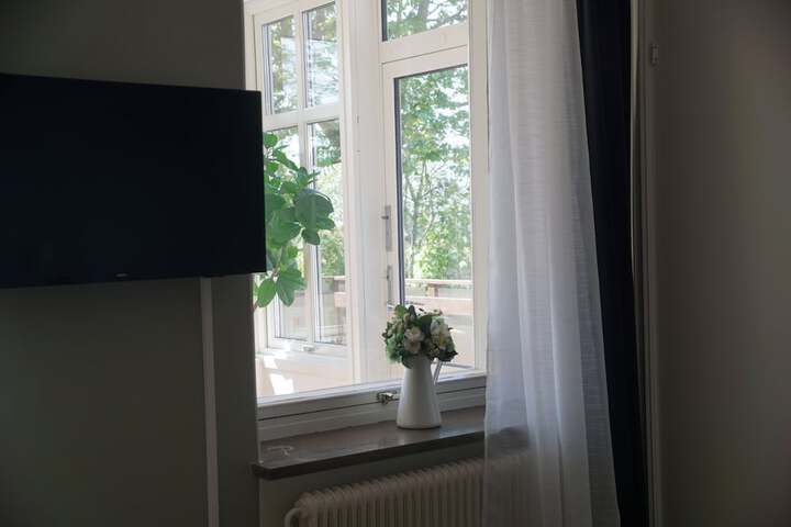 Room 33 of 102