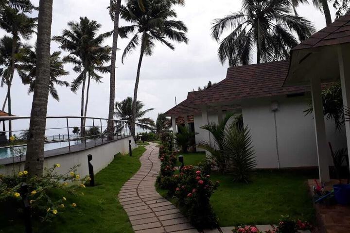 Hotel Exterior 28 of 30