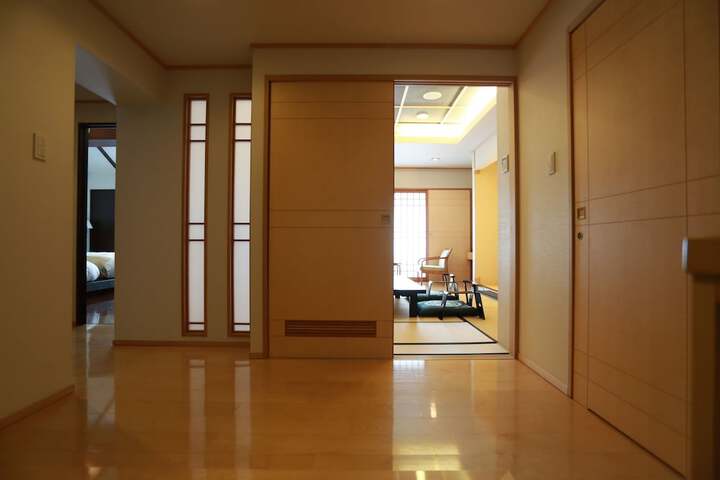 Room 9 of 50