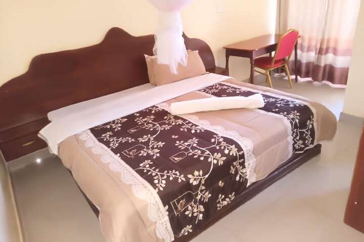 Room 7 of 14