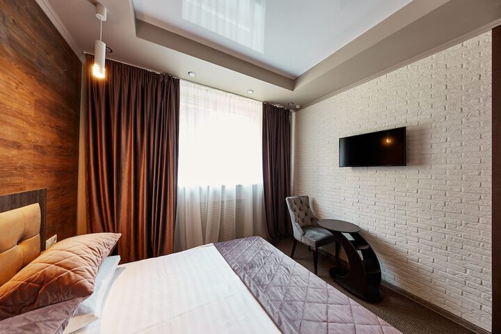 Room 17 of 33