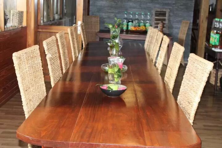 Dining 8 of 13