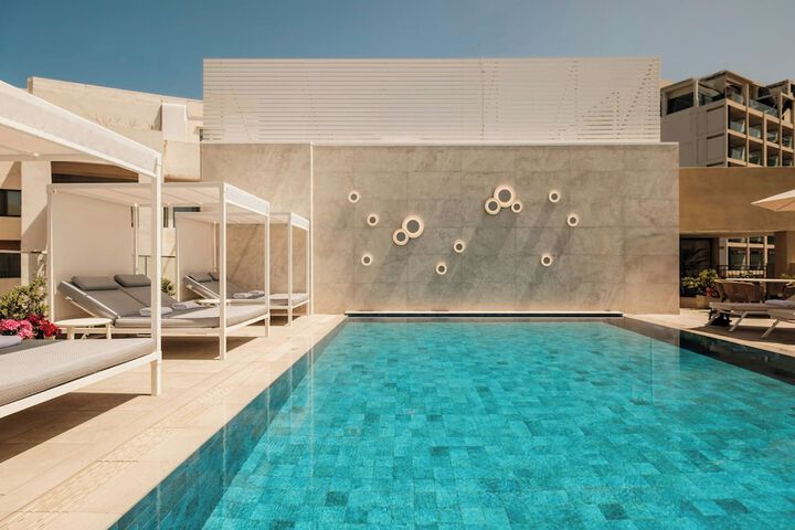 Pool 62 of 102