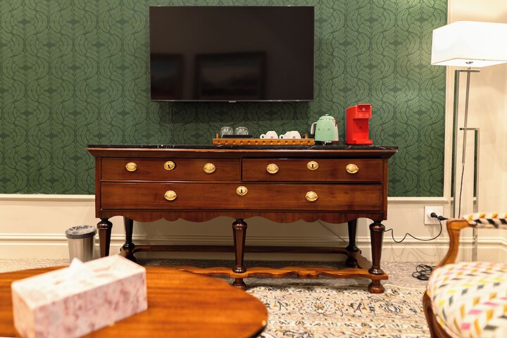 Room 43 of 77