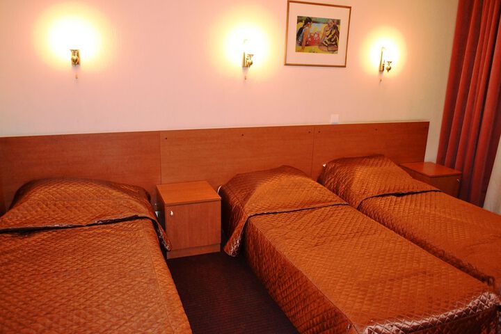 Room 27 of 64