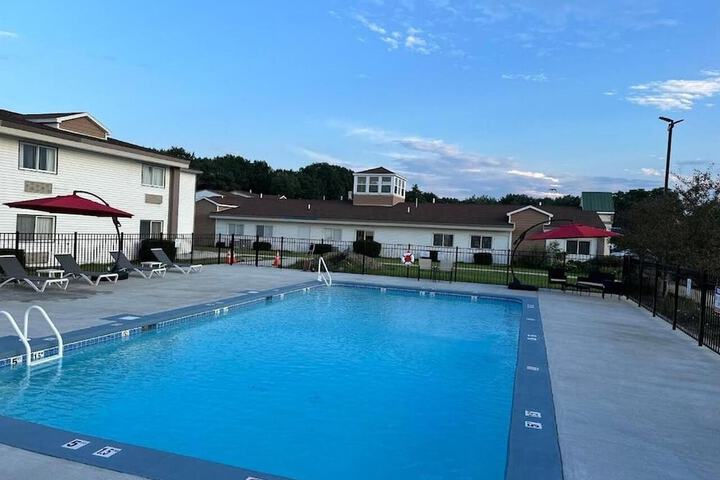 Pool 23 of 27