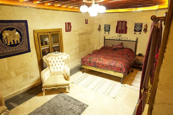 Room 13 of 23