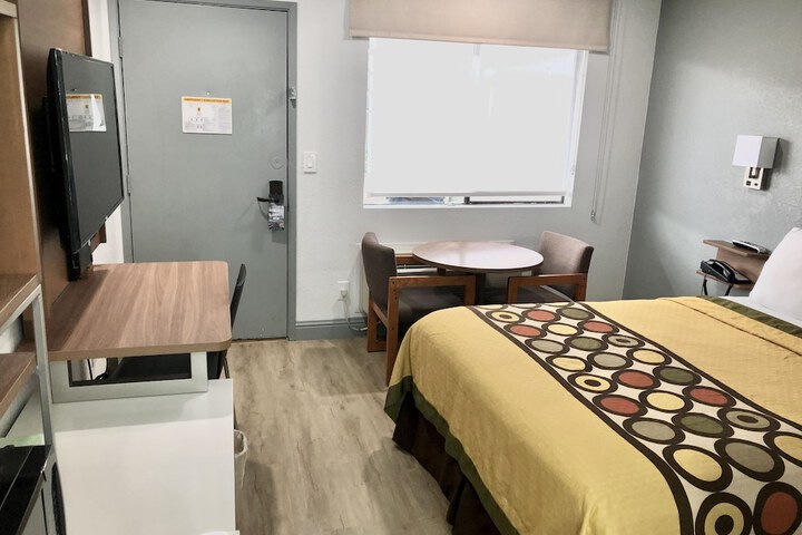 Room 37 of 76