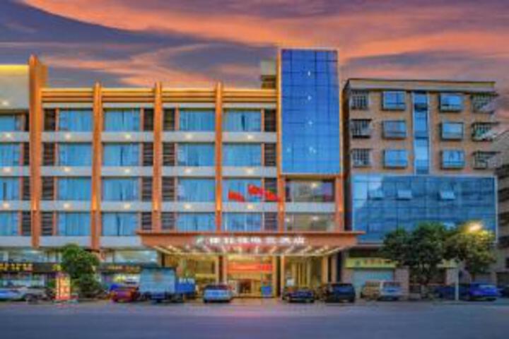 For example stay at the e-sports hotel (Dongguan Bank Basketball Center Branch).