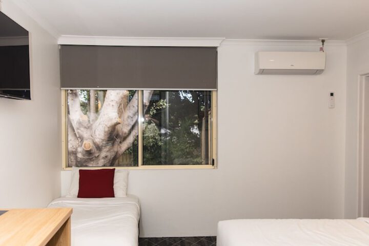 Room 13 of 28