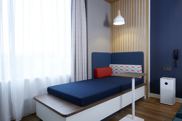 Room 6 of 68