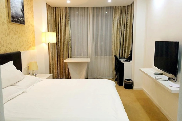 Room 4 of 15
