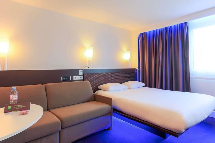 Room 16 of 79