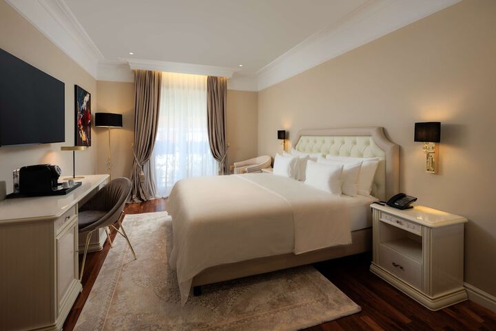 Room 18 of 85