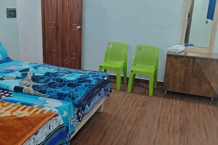 Room 4 of 15
