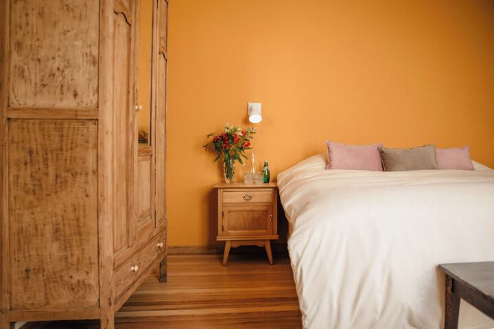 La Noire Petit Hotel