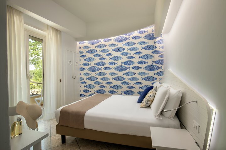 Room 12 of 25