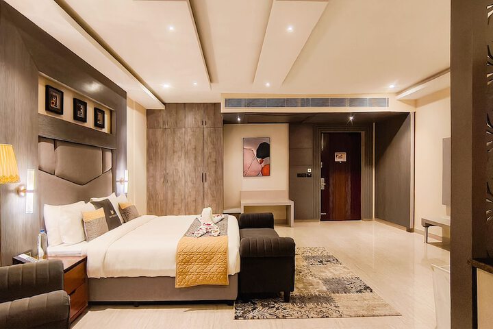 Room 16 of 93