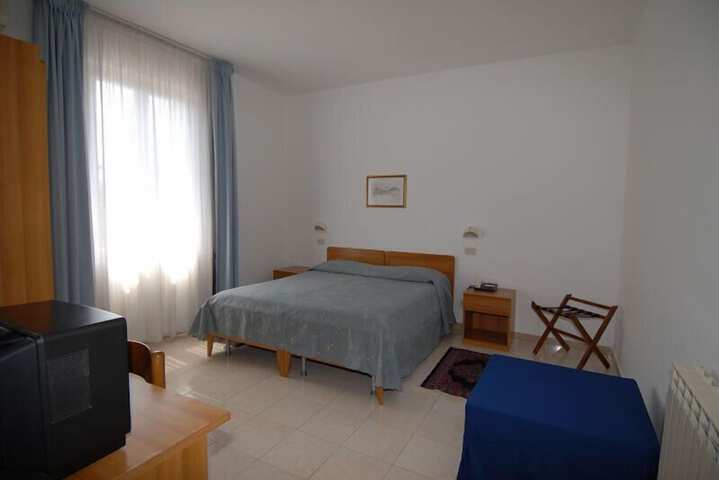 Room 12 of 51