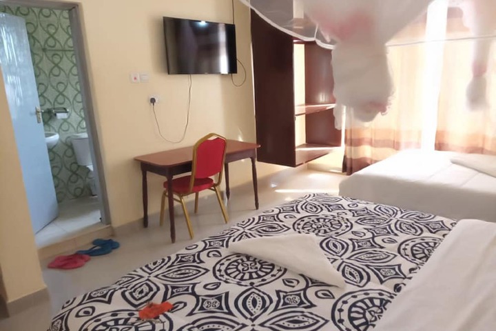 Room 5 of 14