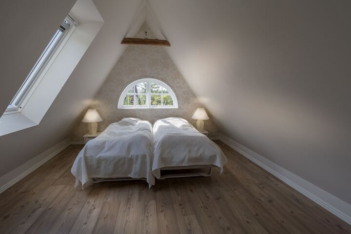 Room 10 of 60
