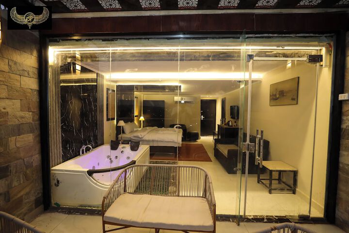 Room 14 of 177