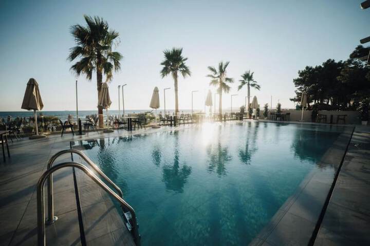 Pool 23 of 44