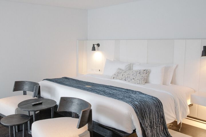 Room 16 of 180