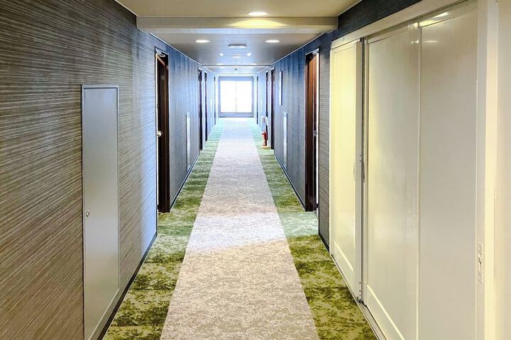 Ballroom/Hall 28 of 32