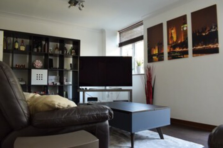 Room 9 of 16