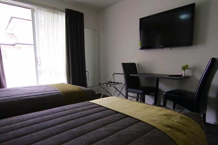 Room 8 of 76