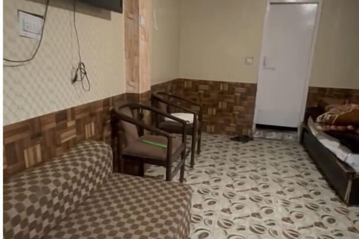 Room 14 of 36