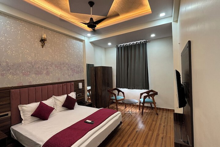 Room 13 of 21