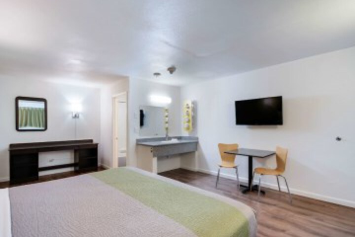 Room 17 of 38