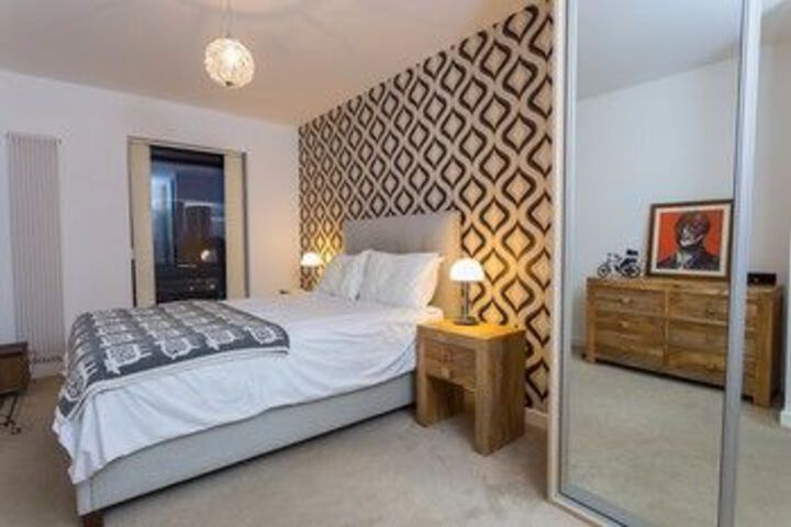 Room 5 of 18