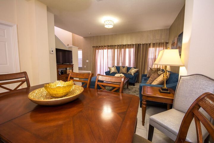 Room 43 of 221