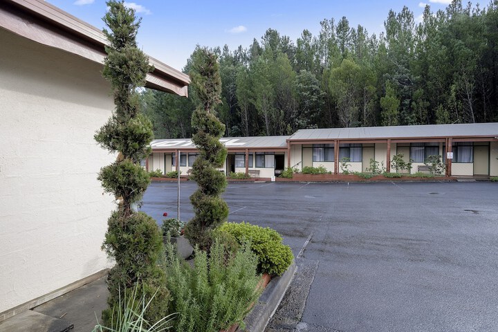 Hotel Exterior 34 of 38