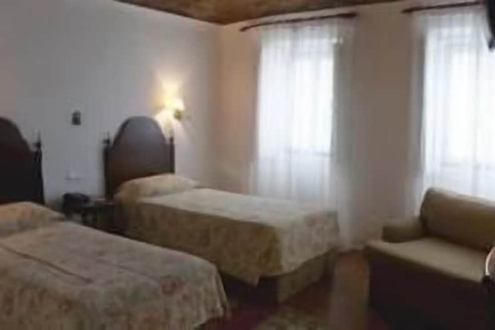 Room 5 of 14