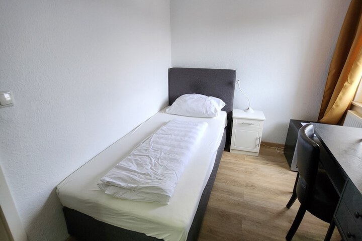 Room 6 of 27