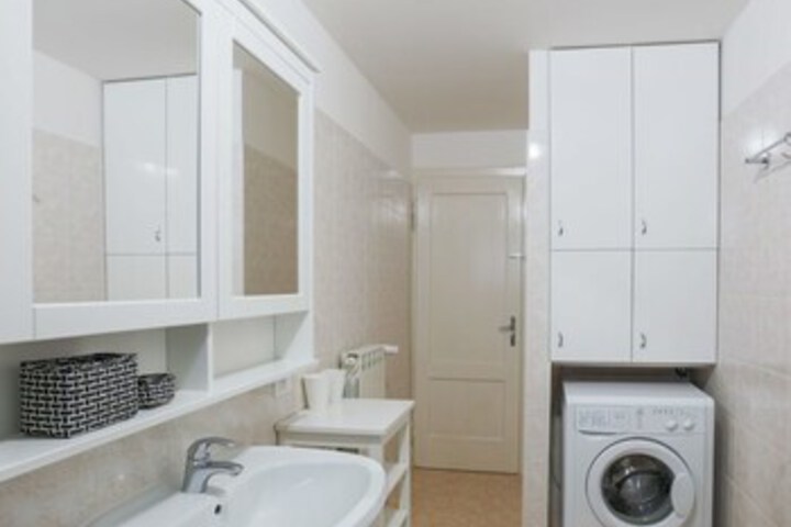 Room 4 of 22