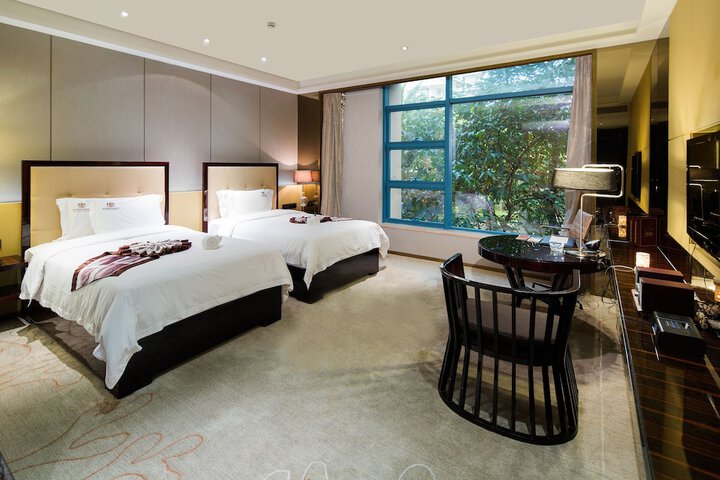 Room 3 of 33