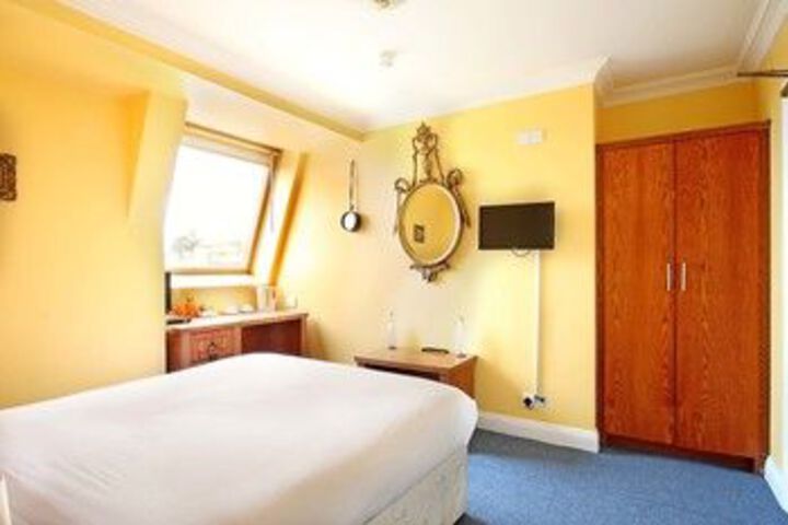 Room 14 of 32