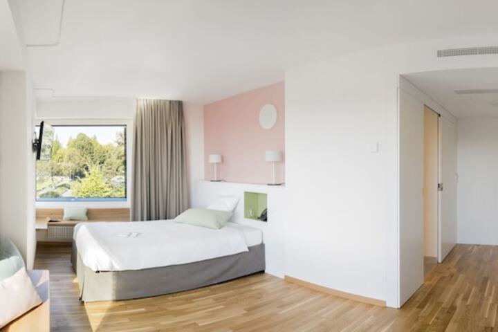 Room 4 of 31