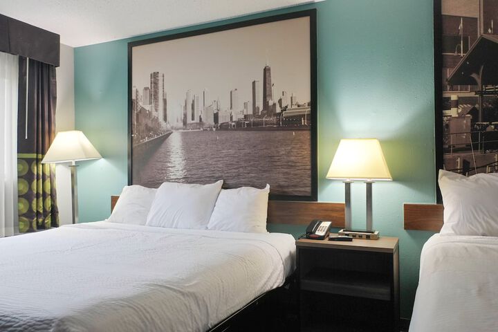 1 King Bed Business Room (9 of 16)