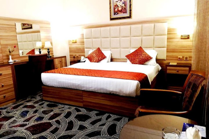 Room 11 of 40