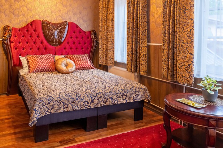 Room 10 of 50