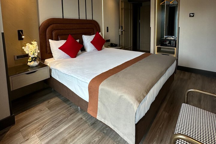 Room 13 of 96