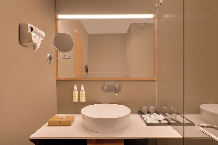 Room 26 of 41